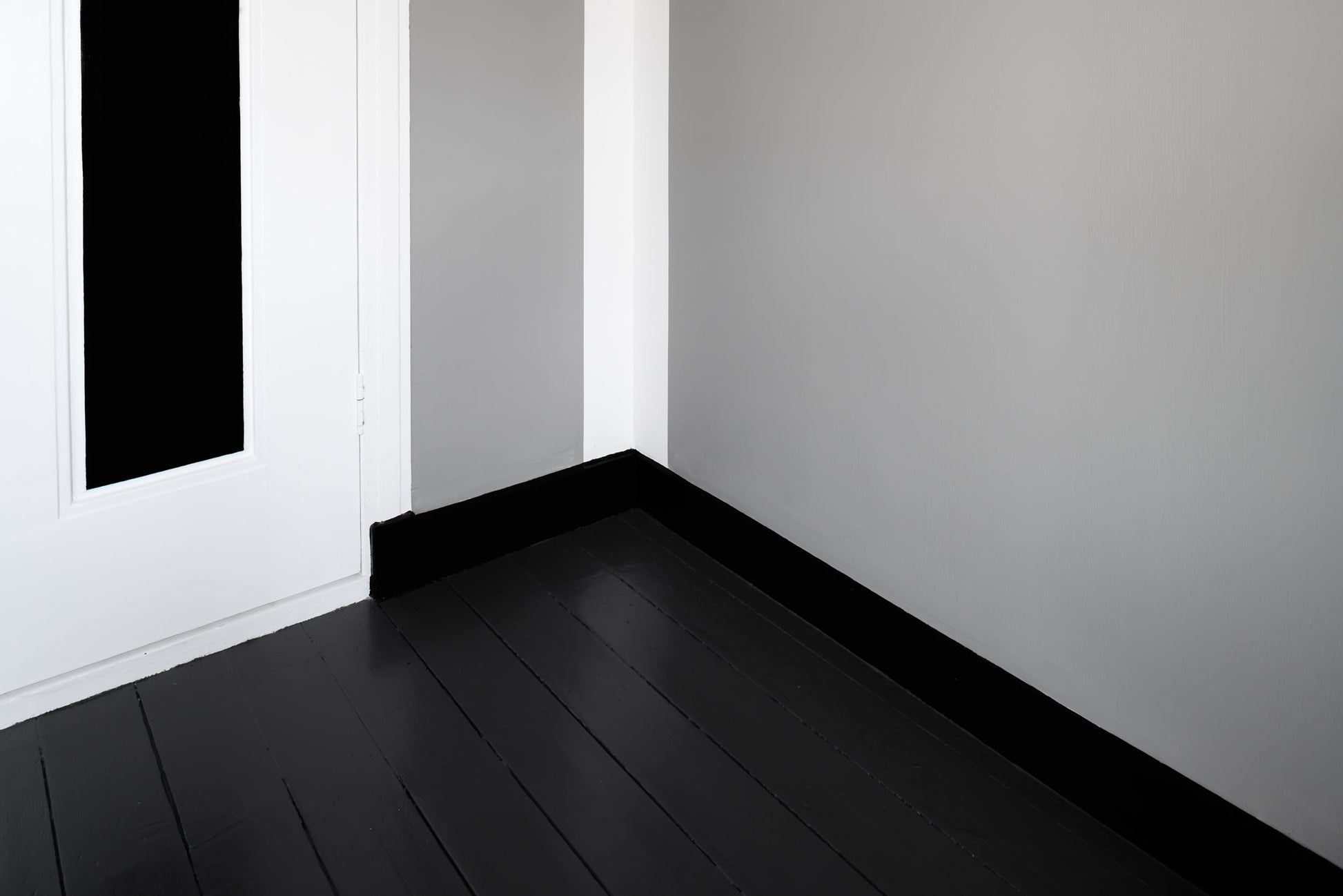 The artwork 'Van Doesburg-Rinsemahuis #9' by Jildo Tim Hof showing a contrasting black floor in a corner, set against grey walls