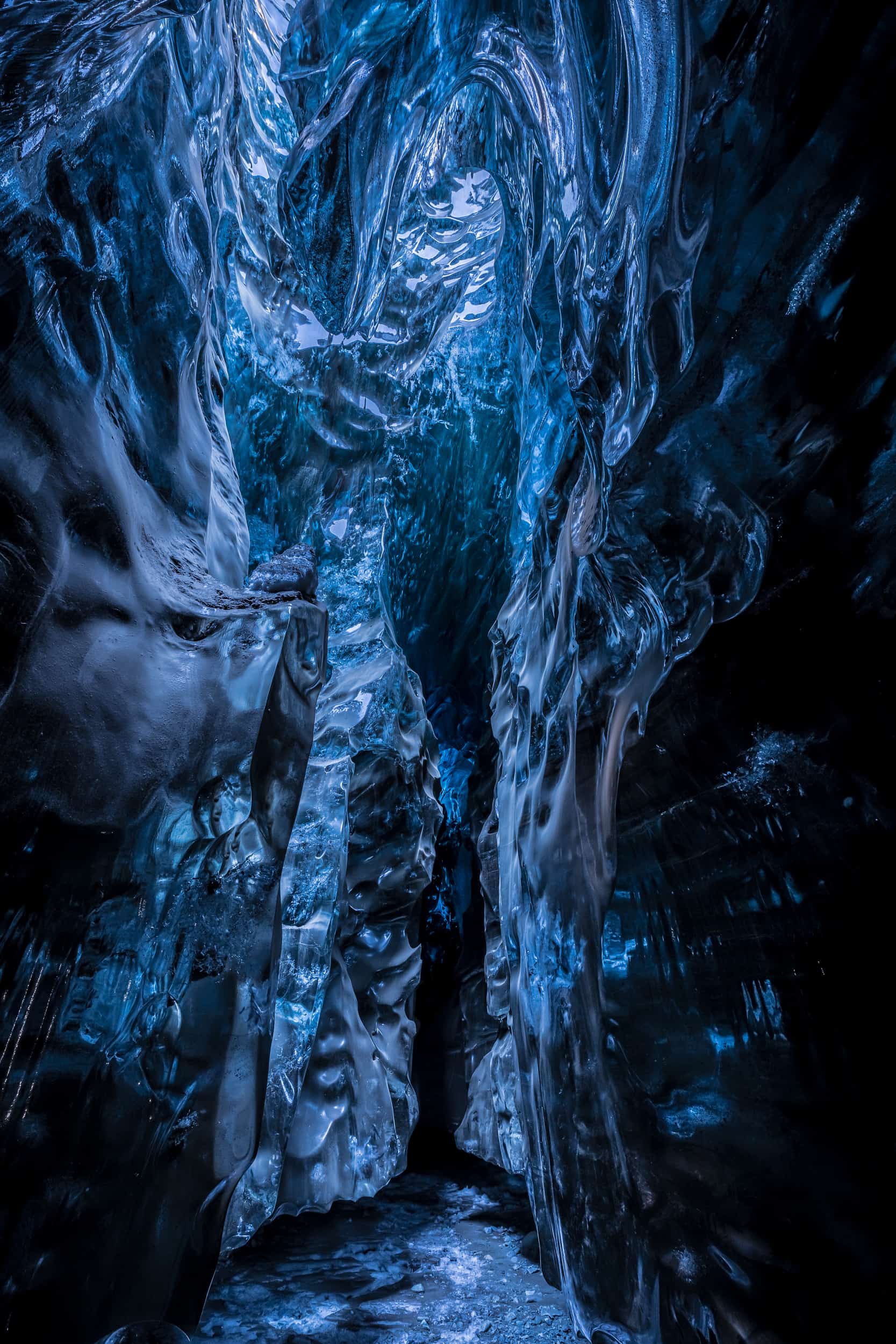 The artpiece 'Anatomy of Ice' by Markus van Hauten which shows an intricately patterned ice cave wall and ceiling.