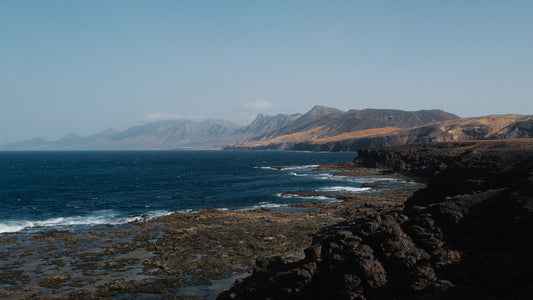 The artpiece 'Mountains' by Mikail Sahin shows the ocean and mountains on Fuerteventura
